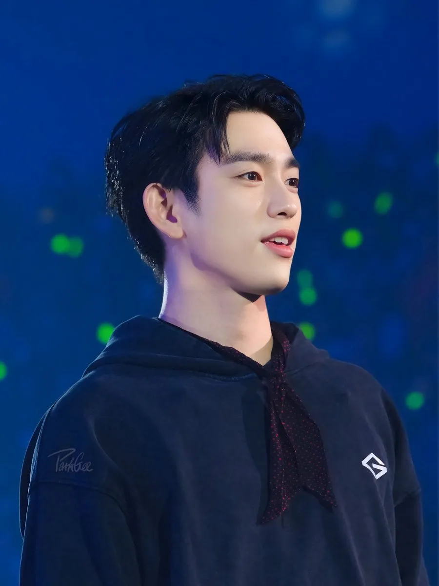 Park
Jinyoung